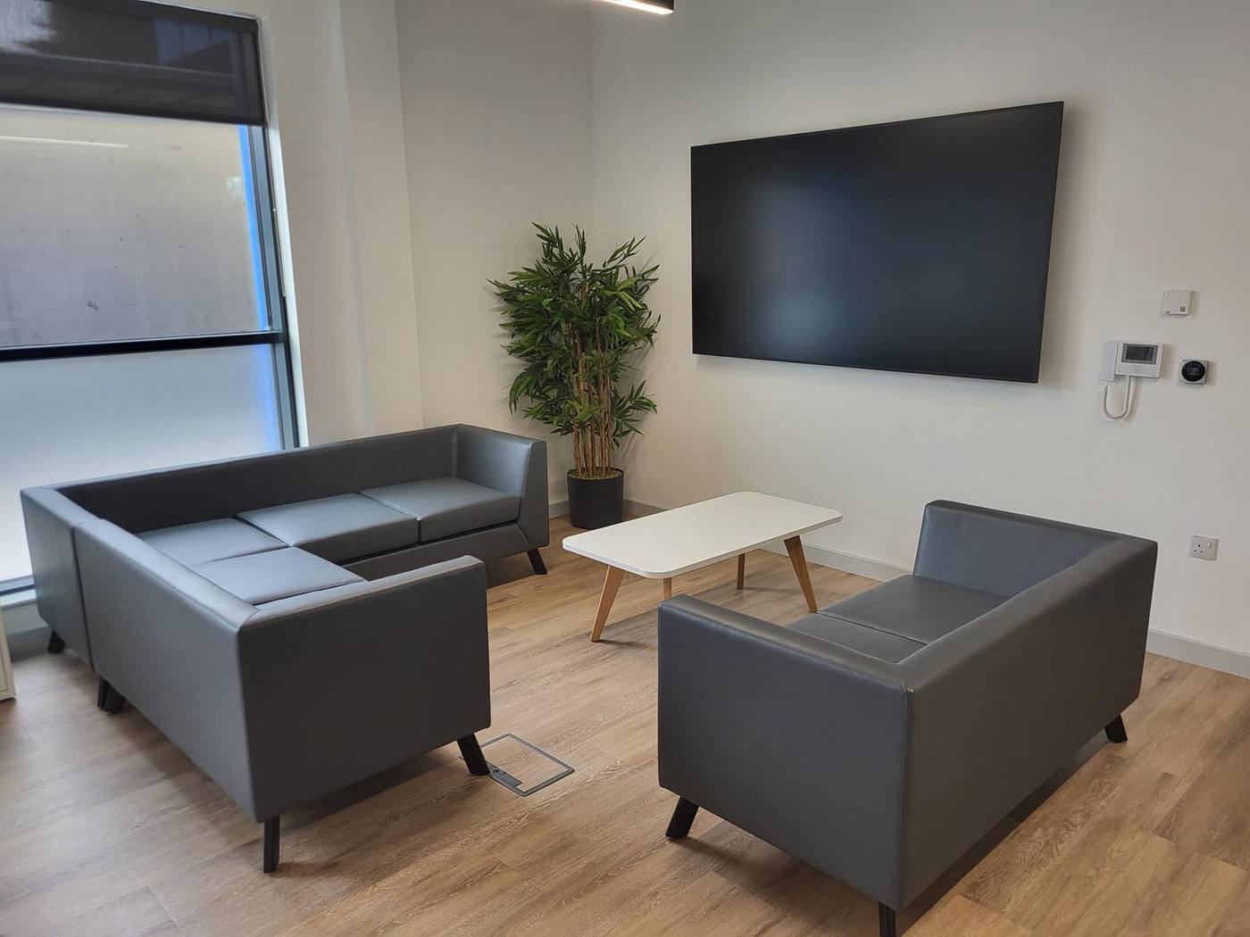 Breakout lounge, soft seating
