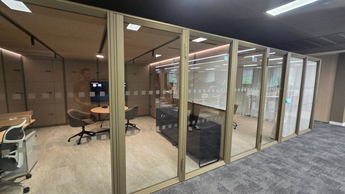 Glazed meeting rooms installed